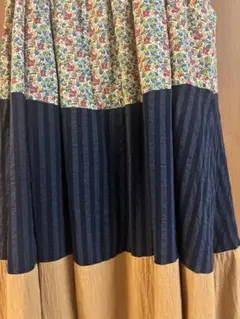 お値下げしました！花柄、ネイビー、ベージュ、3段切り替えロングスカート M