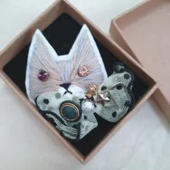ねこ刺繍ブローチ　ハンドメイド　一点もの