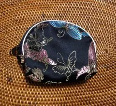 香港 レトロ雑貨 刺繍ポーチ 花と蝶 ブラック　9.5cm