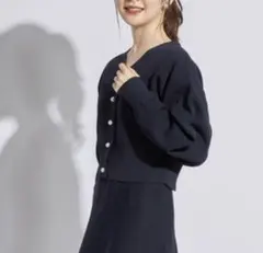 パール付きカーディガンxリバーシブルタイトスカーセットアップのカーデ　tocco