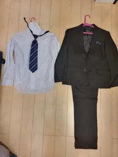 フォーマルスーツ（ジャケット、パンツ、シャツ、ネクタイ）