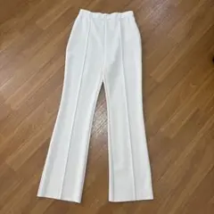 SNIDEL フレアパンツ センターシーム ホワイト系のサムネイル