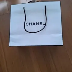 CHANEL ロゴ入りホワイト紙袋