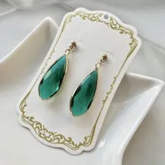 No.1824 ハンドメイド　大きめガラスドロップの耳飾り（グリーン）