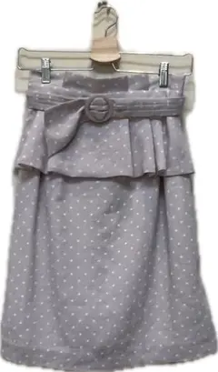 デビュードフィオレ　ラベンダー色に白のドット柄、タイトスカート ベルト付き