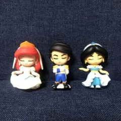 ディズニーキャラクター　ちょこんとおじぎfig.