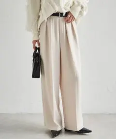 ホワイト スラックス