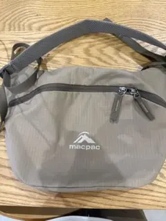 macpac ベージュ サコッシュ