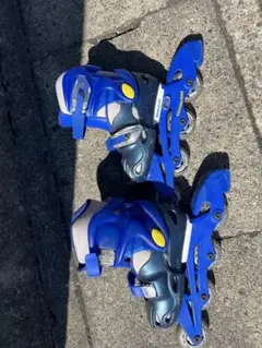 青いインラインスケート