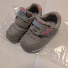 13.5センチ　New Balance キッズスニーカーベージュ/オレンジ