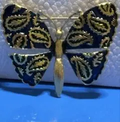 ヴィンテージ色彩のインパクトあり　美しい蝶ブローチ 青と金年代物レトロビンテージ