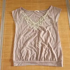 Rouge vif ベージュ Vネック Tシャツのサムネイル