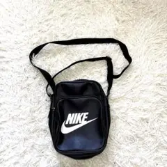 NIKEナイキ フェイクレザーショルダーバッグ黒×白合皮