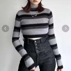 エモダ ハイネッククロップニット