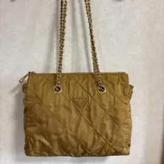 プラダ　ナイロンキルティングバッグ　チェーン　からし色　ゴールド
