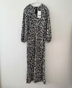 ZARAザラ スタイル良く見えるロングワンピースXS 白黒柄 未使用タグ付