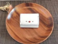 【最終価格】最小クラスの3つ折りミニ財布　ホワイトレザー 【無地】