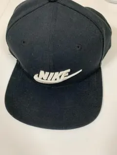 Nike 黒のキャップ スナップバック