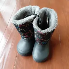 キッズ　星柄スノーブーツ　15.5〜16.0cm　防水　防寒　内側ボア　保温