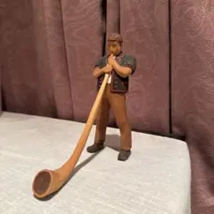 アルプホルン　アルペンホルン　スイス　金管楽器　輸入品 ジュネーブ: スイスの伝統楽器、アルプホルン。 | sheep-tripの