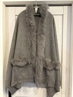 美品カシミヤ リアルファー付きケープ グレーのサムネイル