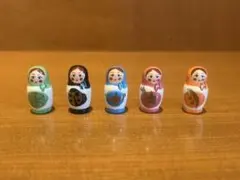 カラフルな陶器のマトリョーシカ風フェーブ（5色入りセット）