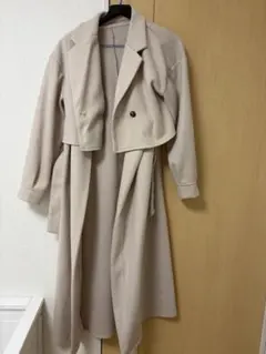 ベージュ ロングコート