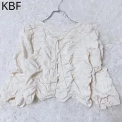 ケービーエフ　シャーリングブラウス　アイボリー　ボリュームスリーブ　華やか　春秋