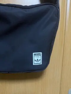 adidas ショルダーバッグ 黒のサムネイル