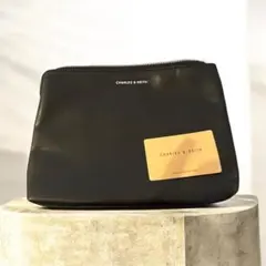 【新品未使用】CHARLES & KEITH ブラックポーチ