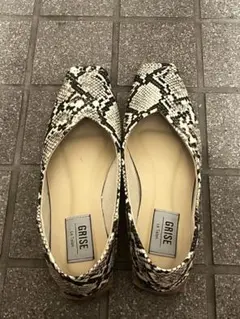 Le Talon GRISE パイソン柄 フラットスクエアトゥパンプス23cmのサムネイル