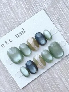 No.391ベリーショート　ネイルチップ　グリーンキラキラ　マグ　冬