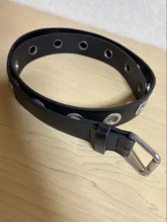 黒 合成皮革 穴あきデザイン ベルト