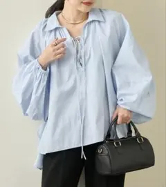 新品【アップデート/腰回りカバー】レースアップボリュームスリーブブラウスのサムネイル