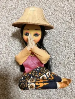 タイマニア必見！伝統的なポーズの人形