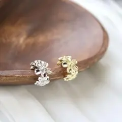 大人可愛い❤︎フラワーデザイン　イヤーカフ✿︎ シルバー　ゴールド　片耳用