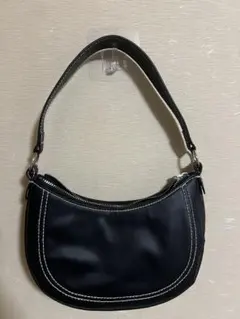 H&M 黒い合成皮革ショルダーバッグ