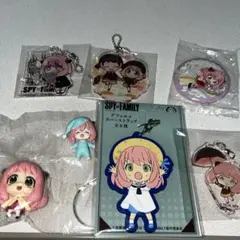アーニャグッズセット　缶バッジ　アクリルキーホルダー　ラバーストラップのサムネイル