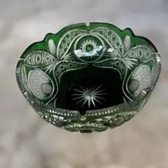 緑色カットクリスタルガラス八角形ボウル　生花用でも飾り用にでも。
