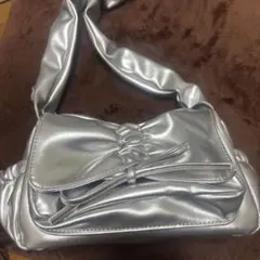 シルバー リボン付き ショルダーバッグ