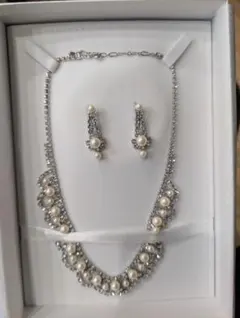 ラブティアラ　パールネックレス　イヤリングセット