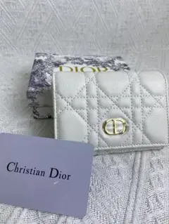 美品 Dior ホワイト 二つ折り財布のサムネイル