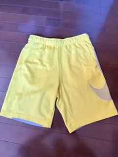 NIKE メンズ ショートパンツ イエローのサムネイル
