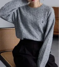 ワンポイントケーブルニット