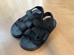 ブラックストラップサンダル