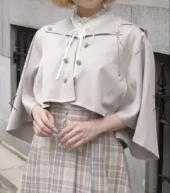 axes femme チェーン付フードケープ