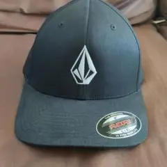 新品　未使用　Volcom ブラック キャップ L/XL ボルコム　大人用
