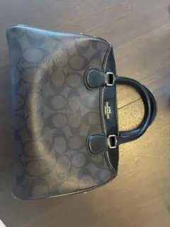 Coach ブラック ハンドバッグ ロゴ入り
