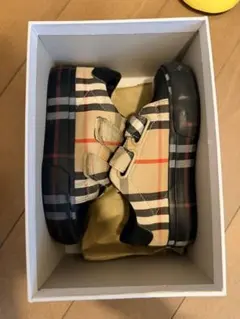 未使用 BURBERRY キッズスニーカー箱付き 2026年最新】BURBERRY 子供用スニーカーの人気アイテム - メルカリ