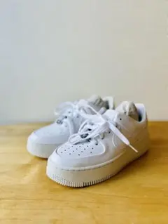 ナイキ NIKE WMNS AIR FORCE 1 SAGE LOW（23cm）